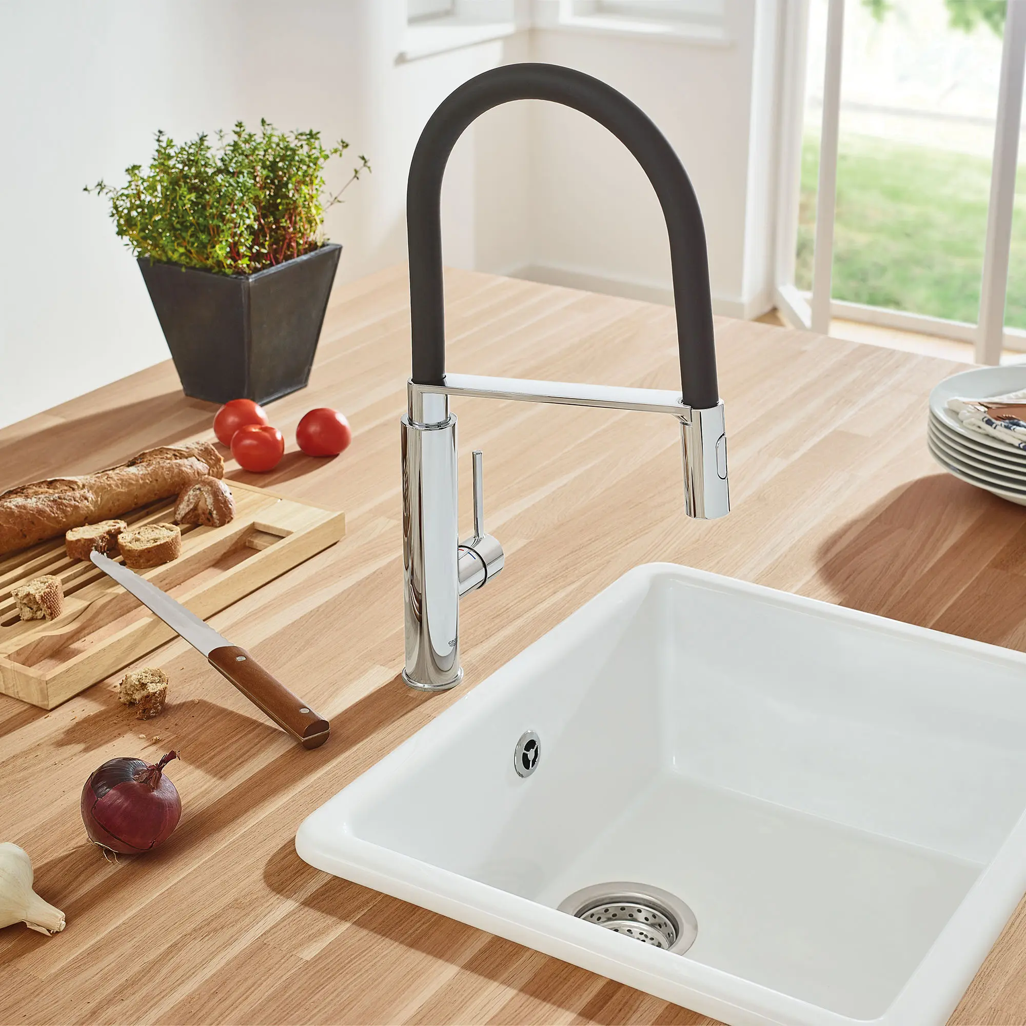 Concetto Single-Handle Semi-Pro Dual Spray Kitchen Faucet 1.75 GPM (6.6 L/min)