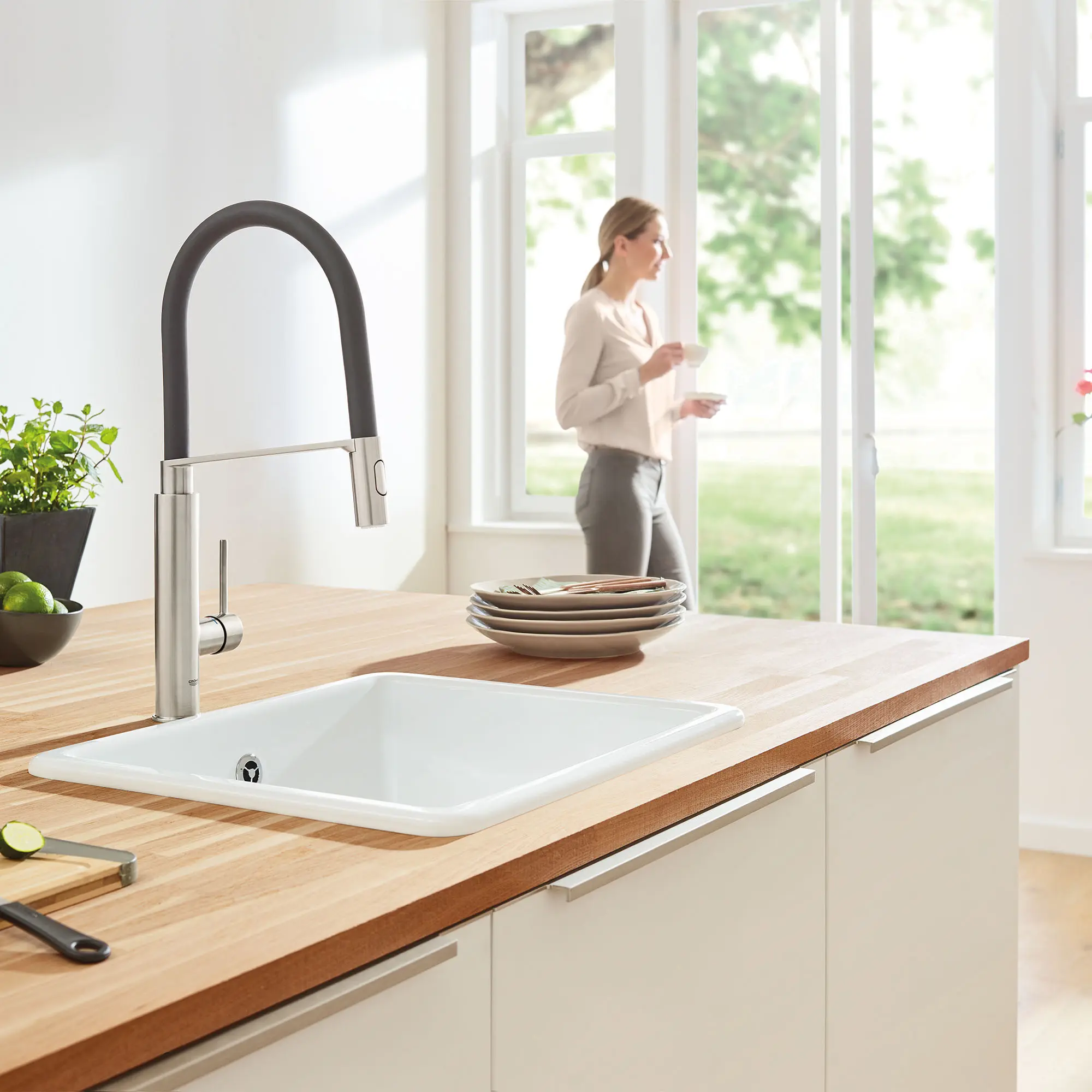 Concetto Single-Handle Semi-Pro Dual Spray Kitchen Faucet 1.75 GPM (6.6 L/min)