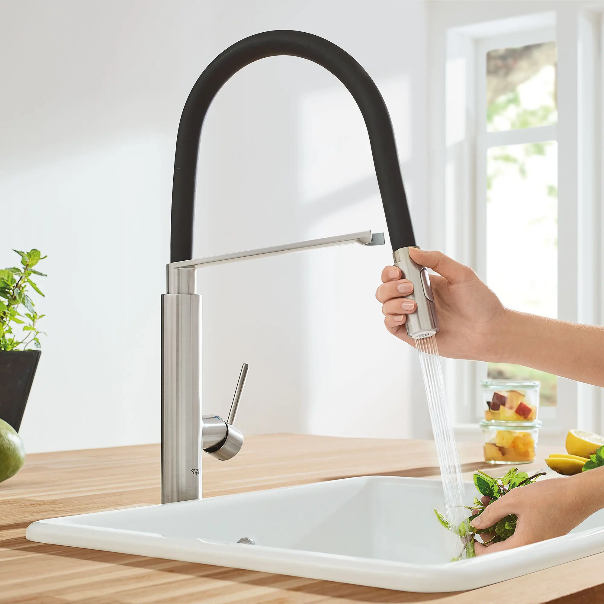 Concetto Single-Handle Semi-Pro Dual Spray Kitchen Faucet 1.75 GPM (6.6 L/min)