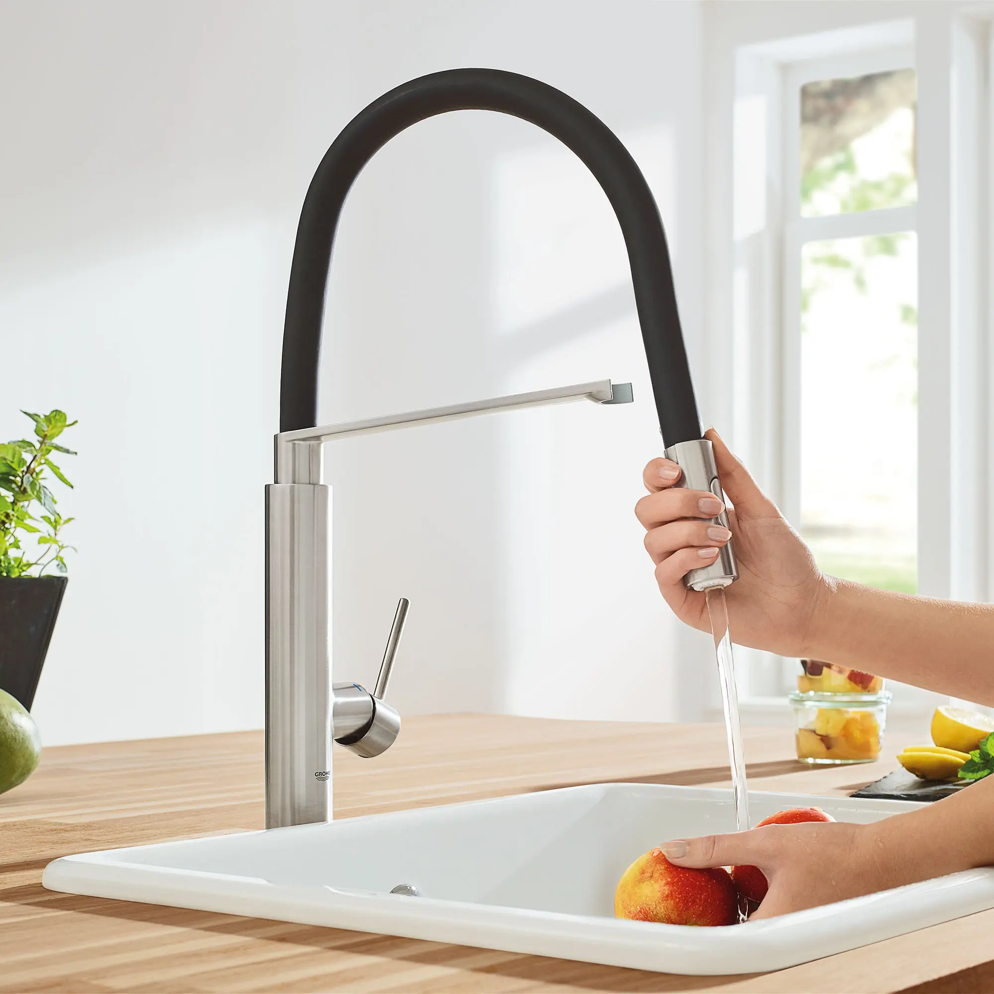 Concetto Single-Handle Semi-Pro Dual Spray Kitchen Faucet 1.75 GPM (6.6 L/min)