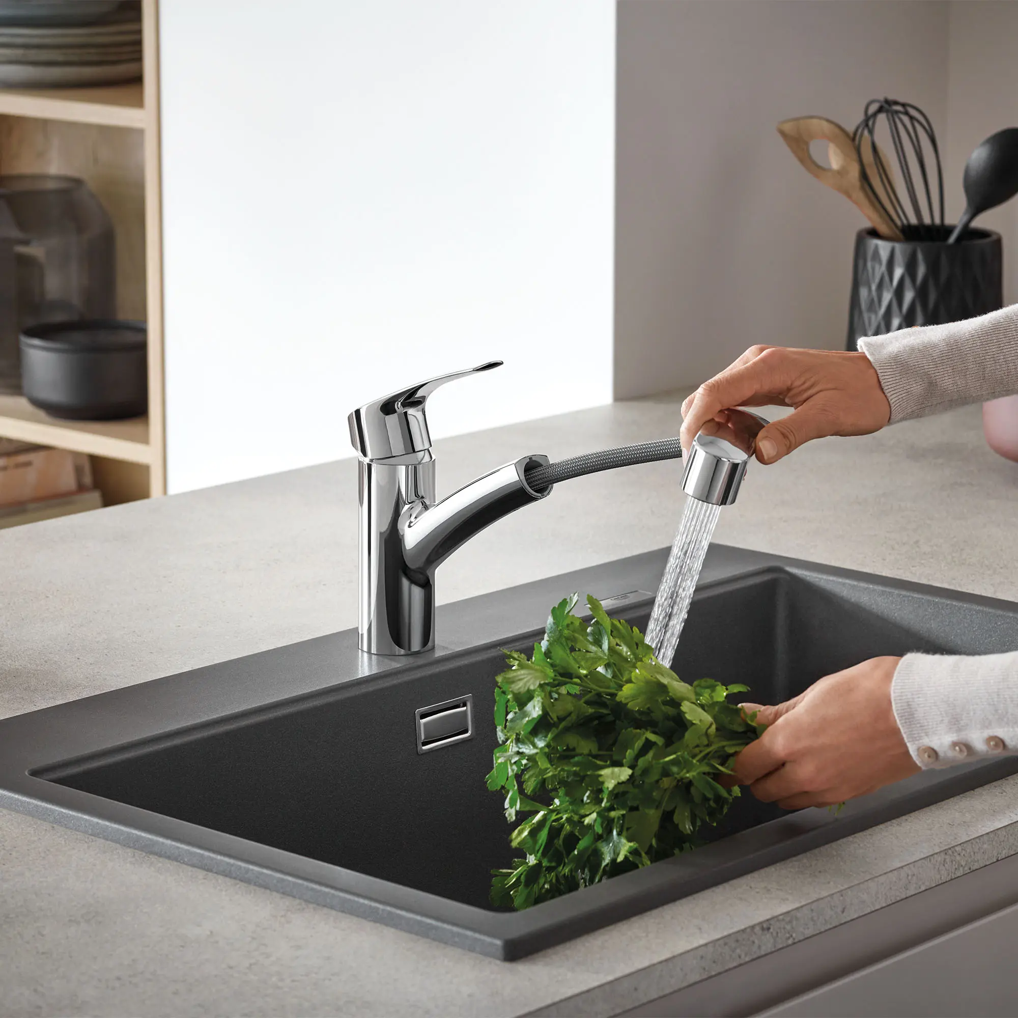 Eurosmart Single-Handle Dual Spray Pull-Out Kitchen Faucet 1.75 gpm (6.6 L/min)